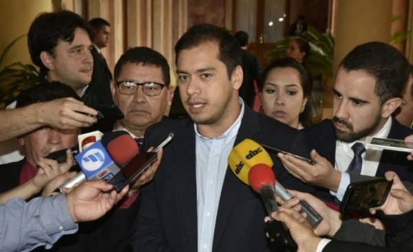 Prieto anuncia que irá por la reelección
