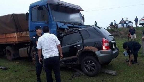 HOY / Mujer choca y muere: iba detrás  de ambulancia que llevaba a  su madre fallecida