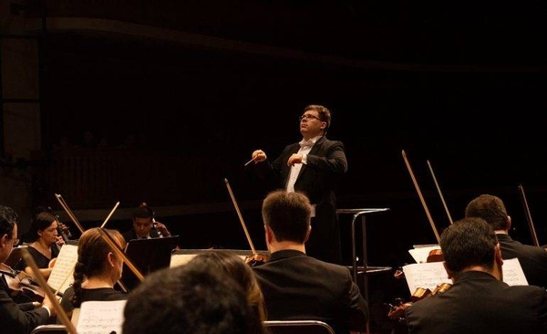 HOY / Stefano Pavetti se presenta al frente de la Orquesta de Cámara Municipal de Asunción