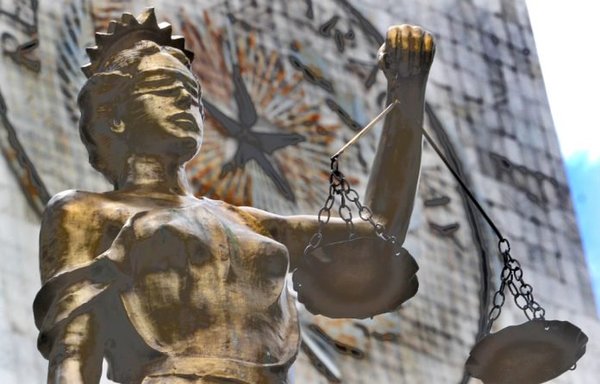 ¡Cuidado, no acercarse! Justicia frágil
