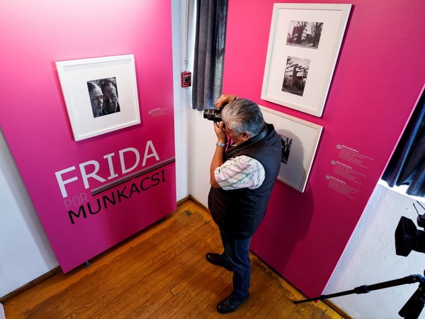 Realizan muestra fotográfica de Frida Kahlo y Diego Rivera