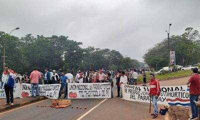 Policía despeja ruta con carros hidrantes y gases lacrimógenos en Oviedo - ADN Paraguayo