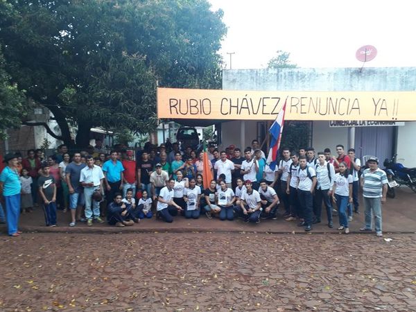 Jóvenes llevan 16 días de “acampe” frente a comuna de Otaño exigiendo investigación - Nacionales - ABC Color
