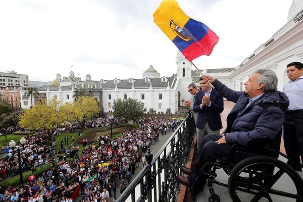 Presidente de Ecuador restablece su Gobierno en Quito tras cesar protestas - Mundo - ABC Color