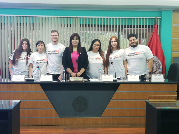 Lanzamientos de los Juegos Universitario de la UNA