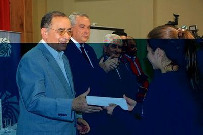 Otros mil estudiantes reciben beca en Itapúa