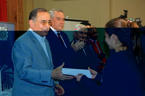 Otros mil estudiantes reciben beca en Itapúa