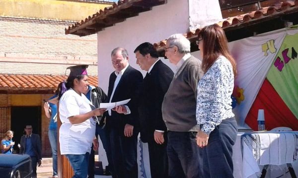Capacitan en diversos oficios a madres del Bañado Tacumbú