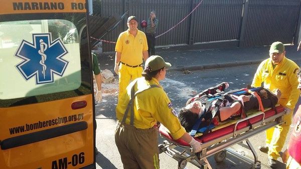 Colectivo choca y deja 12 heridos