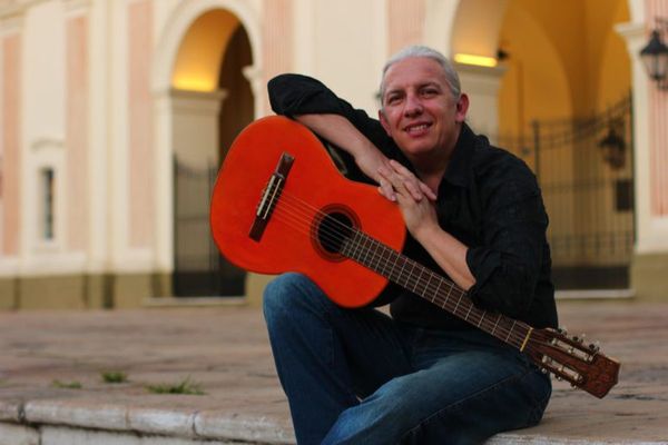 Dani Moreno canta en festival de Costa Rica