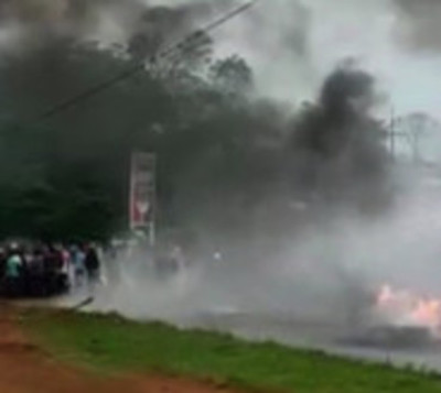 Productores frutihorticolas fueron despejados con reprensión policial  - Paraguay.com