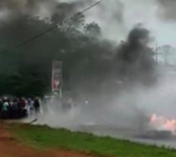 Productores frutihorticolas fueron despejados con reprensión policial - Paraguay.com