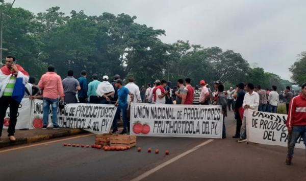 HOY / Manifestantes cuestionan “regreso del stronismo”: “Nos trataron como criminales”