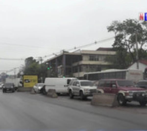 Choque de buses en Fernando de la Mora - Paraguay.com