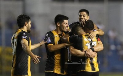 El campeón Guaraní buscará sellar su pase a semis ante Santaní