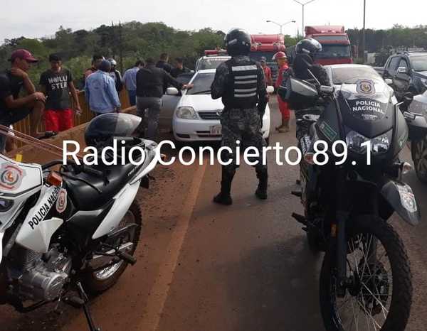 Mujer intentó lanzarse de puente