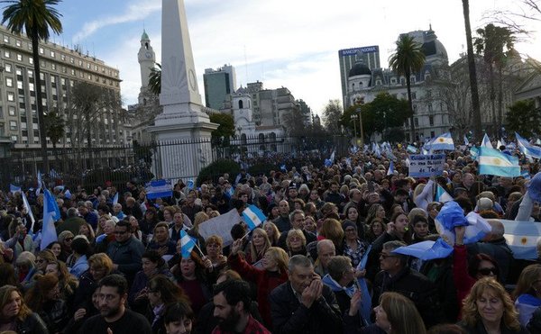 Miles de argentinos salen a apoyar a Macri en todo el país - Informate Paraguay