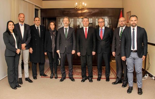 Fortalecimiento de procesos electorales: Presidente del TSJE recibió a representantes de la Unión Europea e IDEA Internacional