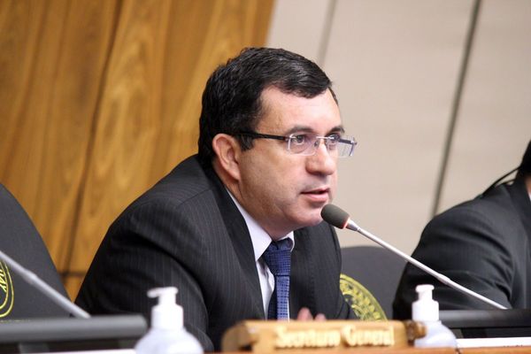 “El cambio de un solo Ministro no soluciona nada”, dijo vicepresidente de Diputados