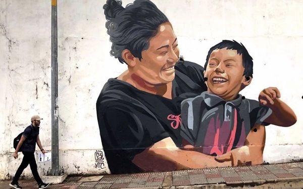 Artistas y voluntarios de Teletón realizan mural de la inclusión
