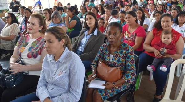 El CAH entregó aportes a mujeres emprendedoras de Curuguaty