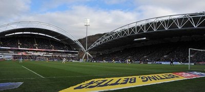 Dueño del PSG desea comprar el Leeds y jugar la Premier