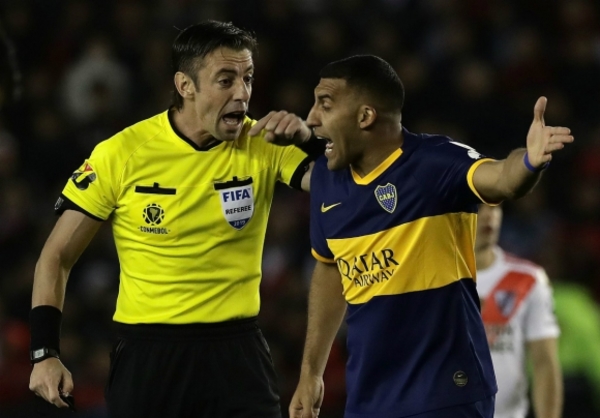 Conmebol multa a Boca y cambia ubicación de la sala del VAR