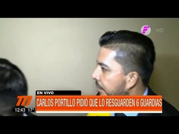 Carlos Portillo llegó tarde a la sesión y con seis guardaespaldas