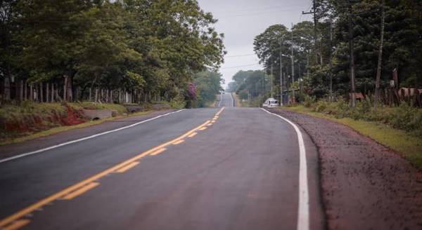 Inauguran asfaltado que beneficia a productores de banana y piña en San Pedro