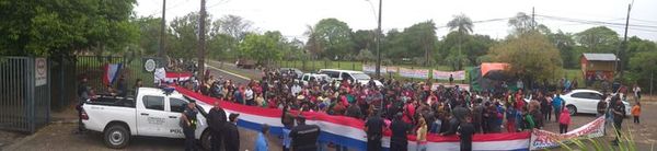 Manifestantes de Ayolas van cuarto intermedio - Nacionales - ABC Color