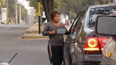 Asunción: Concejal quiere "rajar" de las calles a limpiavidrios
