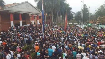 Fiscalía imputó a 51 personas por corrupción en la UNA