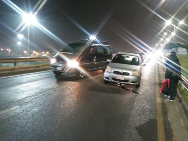 MOPC afirma que resarcirán a automovilistas afectados por criminal fierro en viaducto - Nacionales - ABC Color