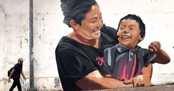 Mural inclusivo con voluntarios de Teletón