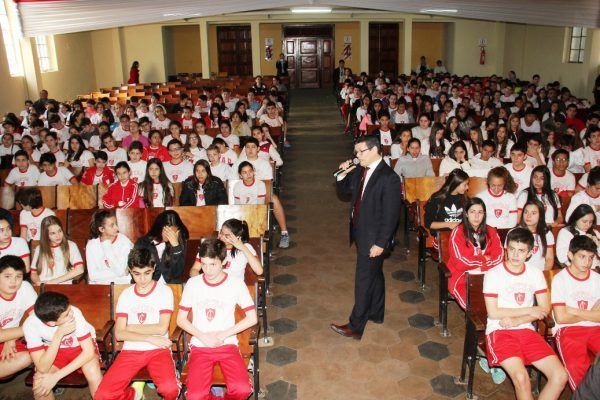 Buscan alertar sobre peligros en las redes sociales