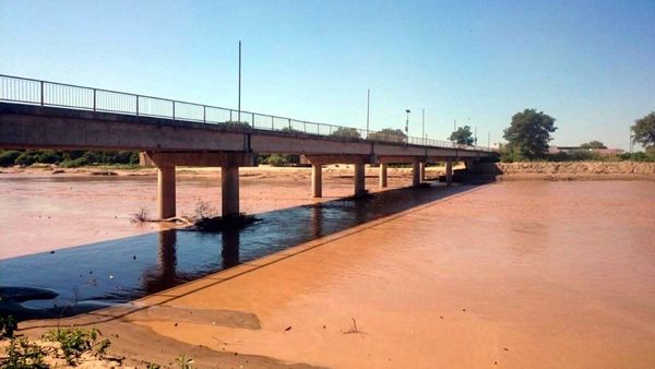 Territorios chaqueños sin agua por desvíos hacia Argentina