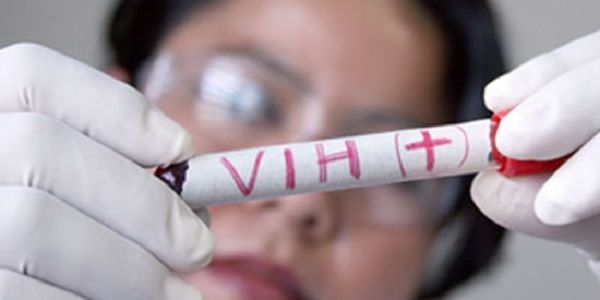 Investigan cómo un adolescente contrajo sida en Clínicas