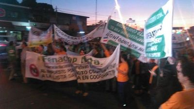 Cooperativistas cierran transitadas avenidas
