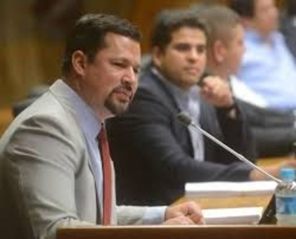 Jueza cita a diputado para audiencia de imposición