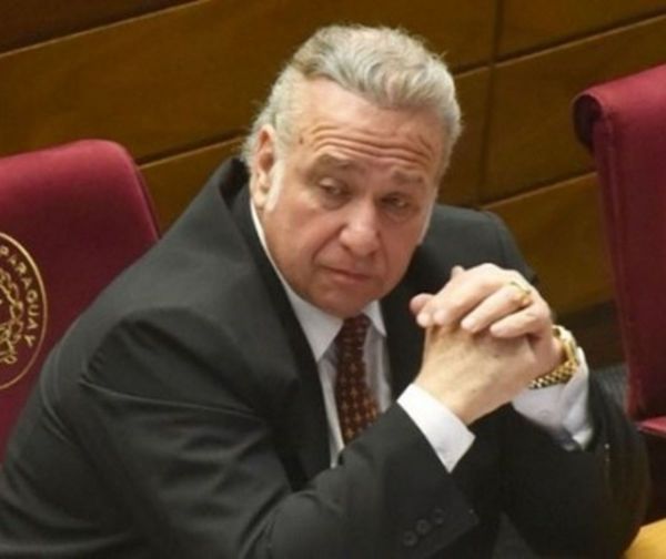 Ex senador comparece ante la justicia para audiencia preliminar por tráfico de influencia