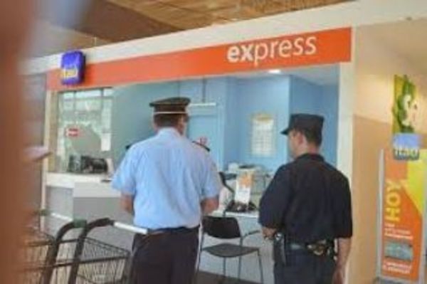 Delincuentes en 3 minutos se llevan unos Gs 30.000.000 de una sucursal de Itaú