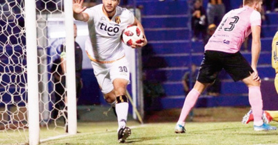 El campeón noqueó y ya camina al “bi”