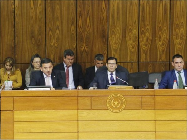 Termina el año escolar y el MEC recién ejecutó 54% de sus fondos