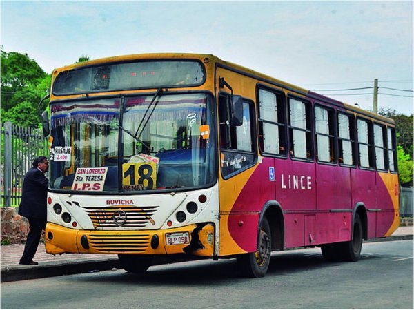 Sumarian a empresas de buses incendiados en plena circulación
