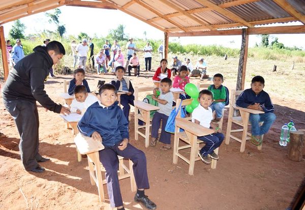 Hay millones para las escuelas indígenas, pero MEC no los usa - Locales - ABC Color