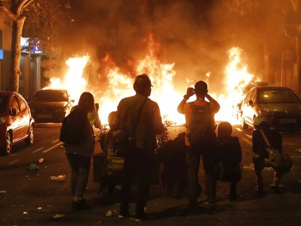 Los disturbios se intensifican en las manifestaciones en Cataluña