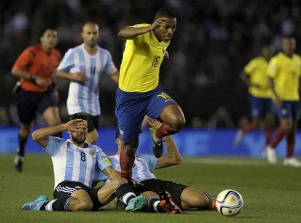 Ecuador sorprende y gana a Argentina en Buenos Aires