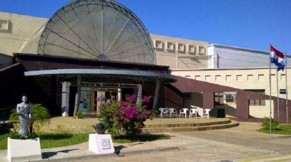 Directora de Andrés Barbero habría colocado a 9 parientes