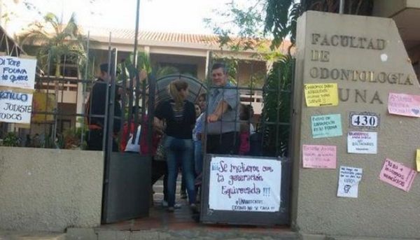 Aceptan renuncias en la Facultad de Odontología
