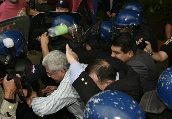 Estudiantes tumban a la corrupción en la UNA
